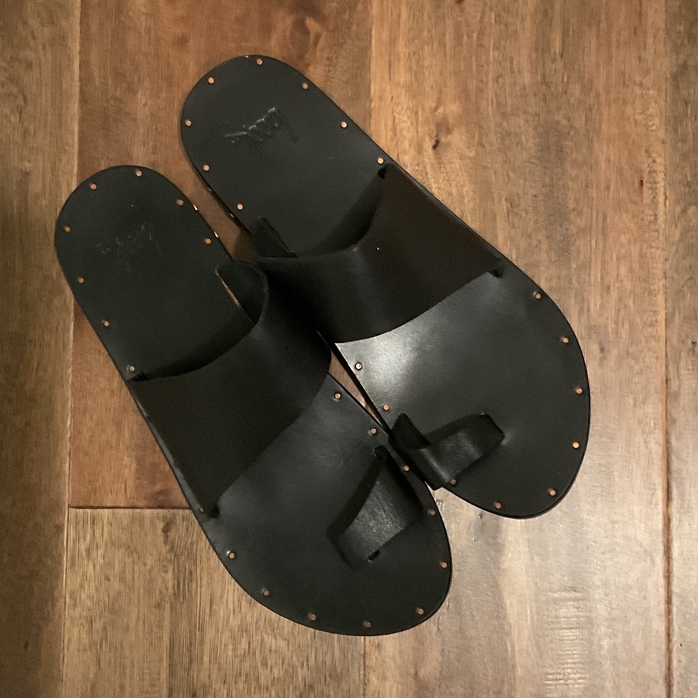 Beek finch Black Leather Sandals